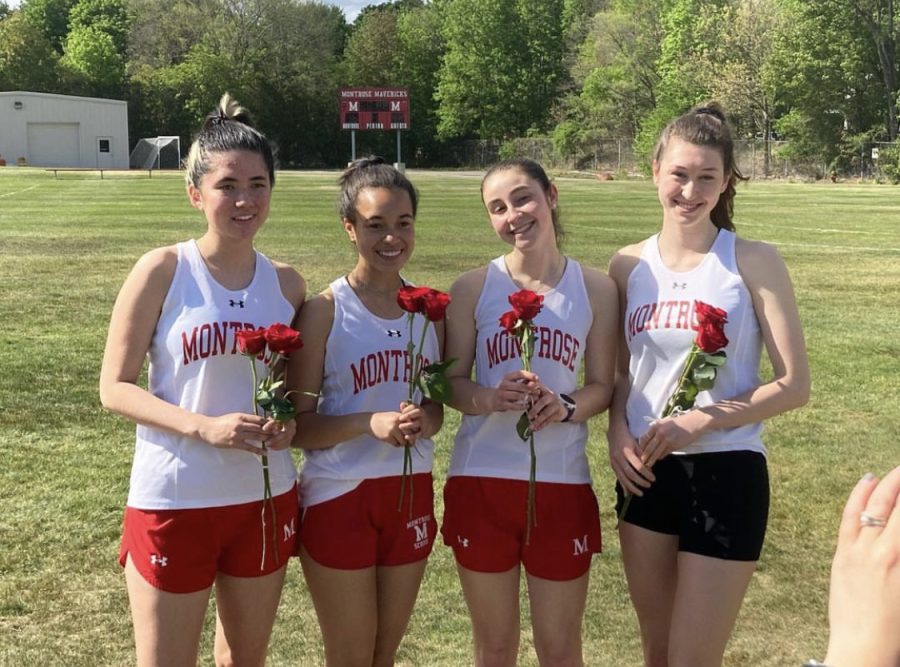 The+seniors+on+the+Track+and+Field+team+pose+with+roses.