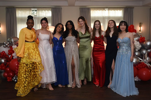 Spandana and her fellow seniors pose for a photo at the Senior prom. 