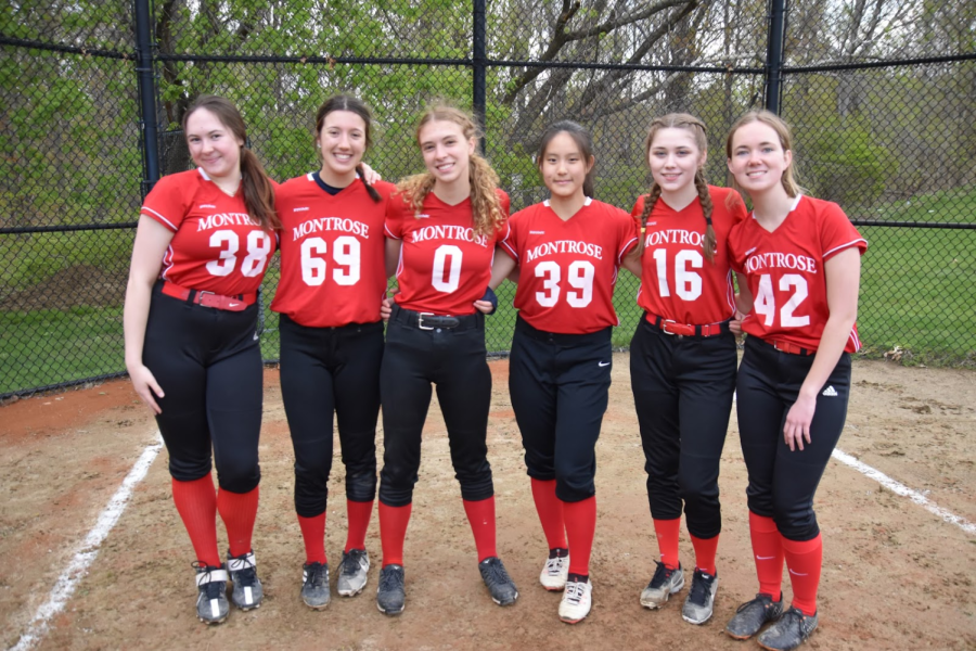 The+softball+seniors+after+their+last+game.+