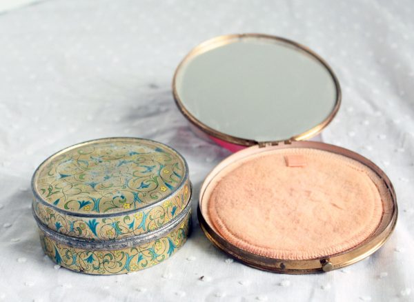 1920s makeup products