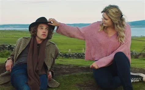 Finding You stars Jedidiah Goodacre as Beckett and Rose Reid as Finley.