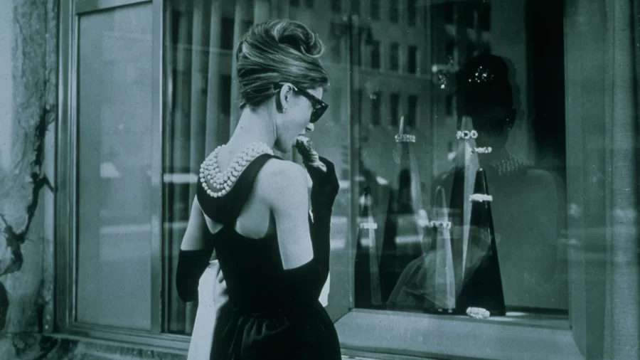 Actress+Audrey+Hepburn+dons+a+little+black+dress+in+the+iconic+film+Breakfast+at+Tiffanys.