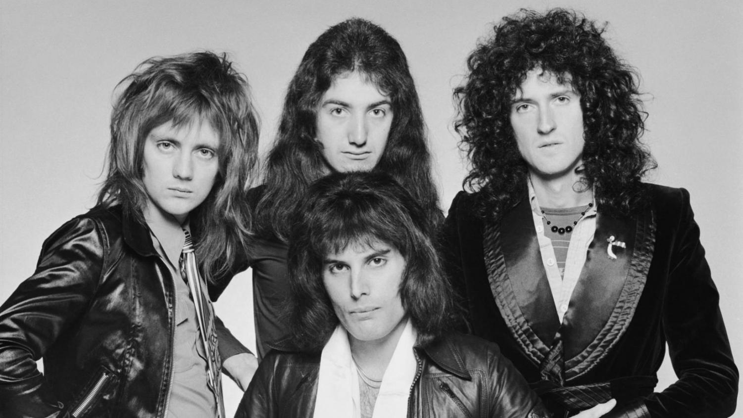 An Introduction to Queen – The Looking Glass