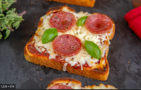 Switch up your boring lunch routine with toast pizza